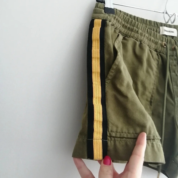Zadig &  Voltaire Paro Linen Blend Shorts Green with Gold Side Stripe 34 or XS - Picture 5 of 16